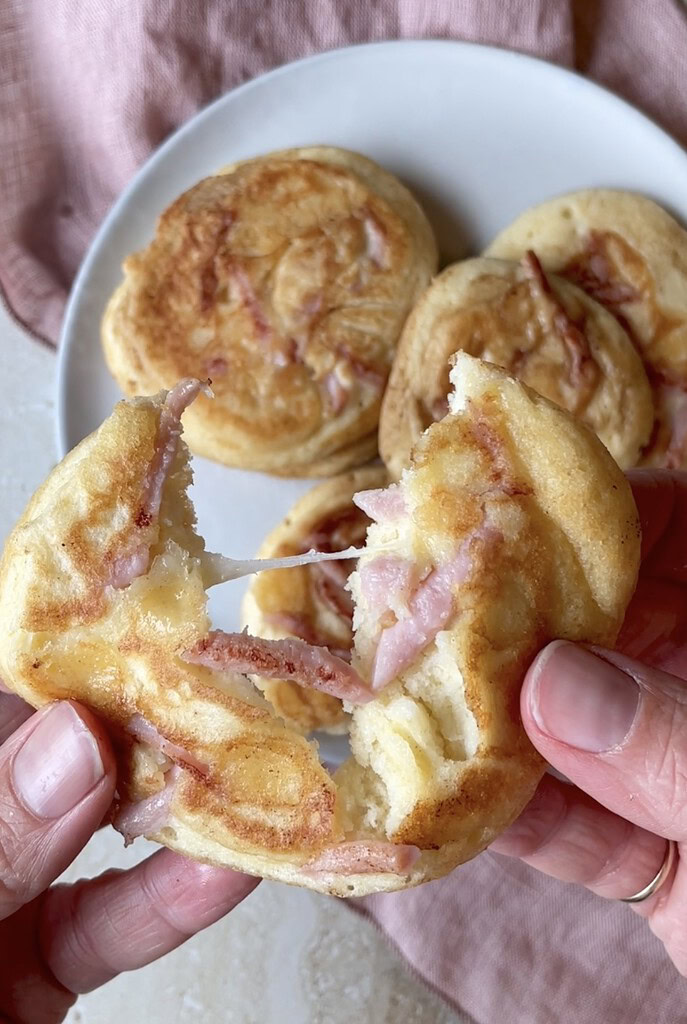 små pandekager med skinke og ost til madpakken