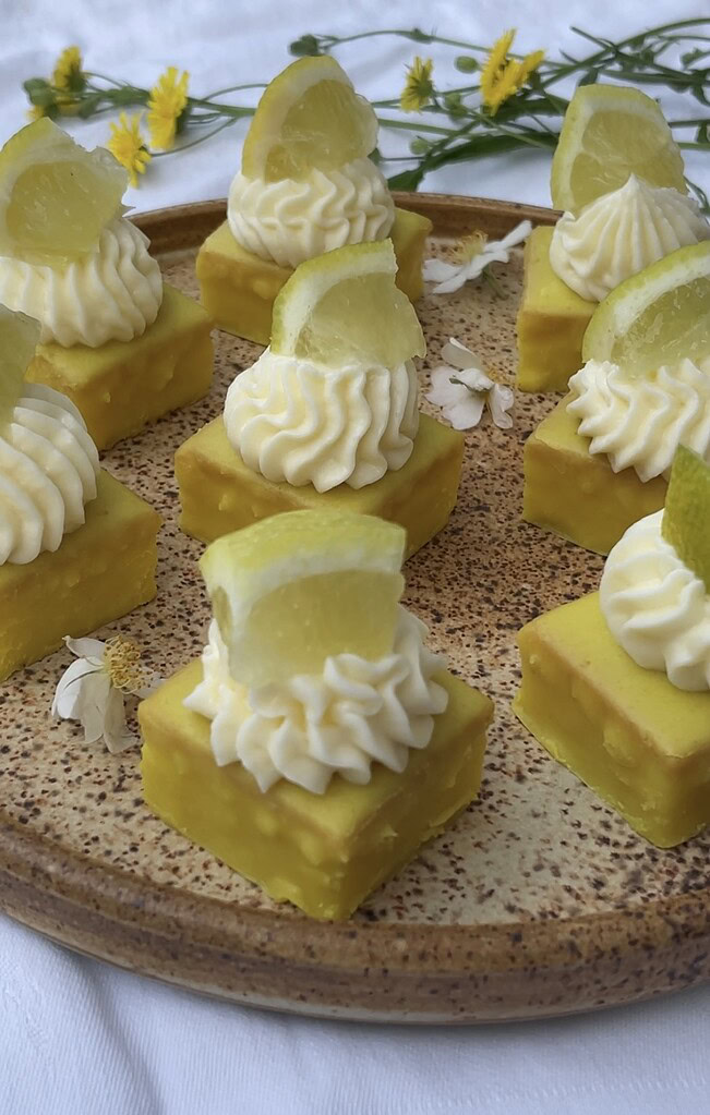 Små citronkager med creme 