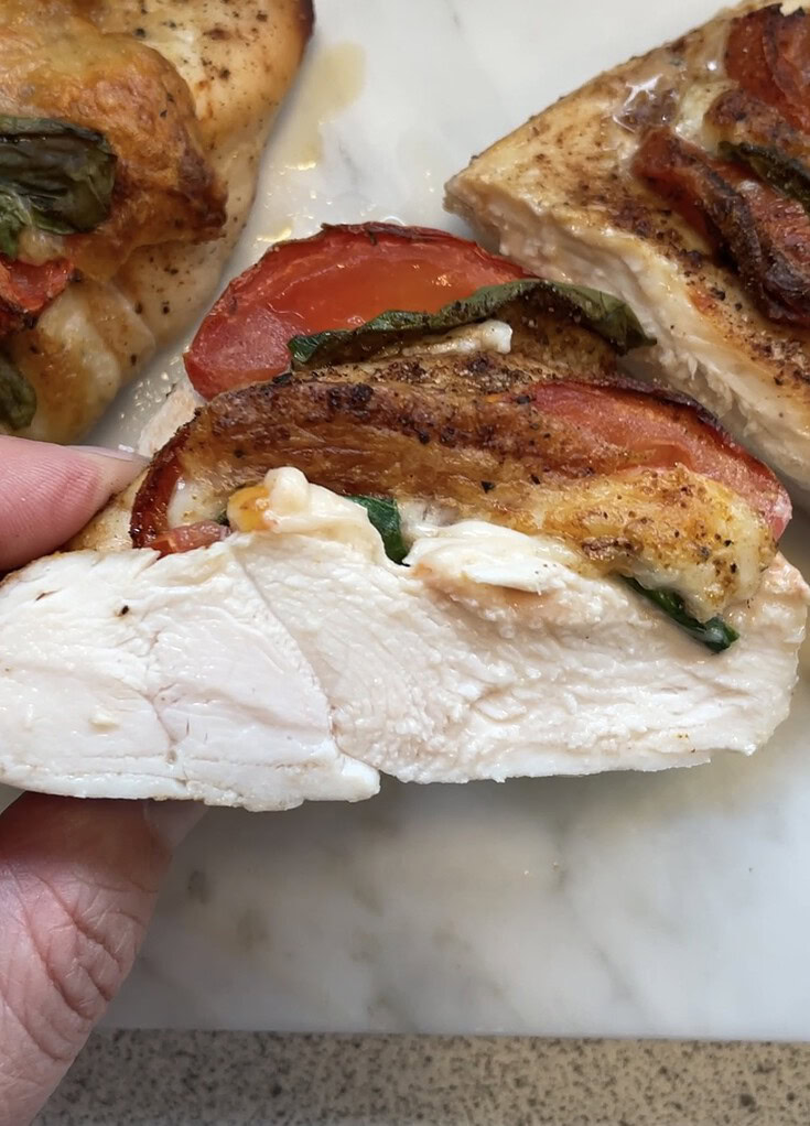 airfryer kylling med tomat, mozzarella og basilikum