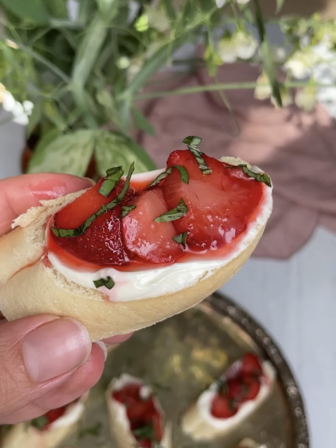 Bruschetta med rørt feta og jordbær