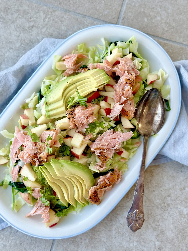 Lynstegt spidskål med spinat og avokado