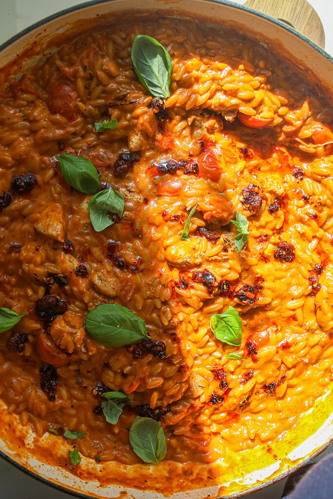 orzo med kylling og tomat