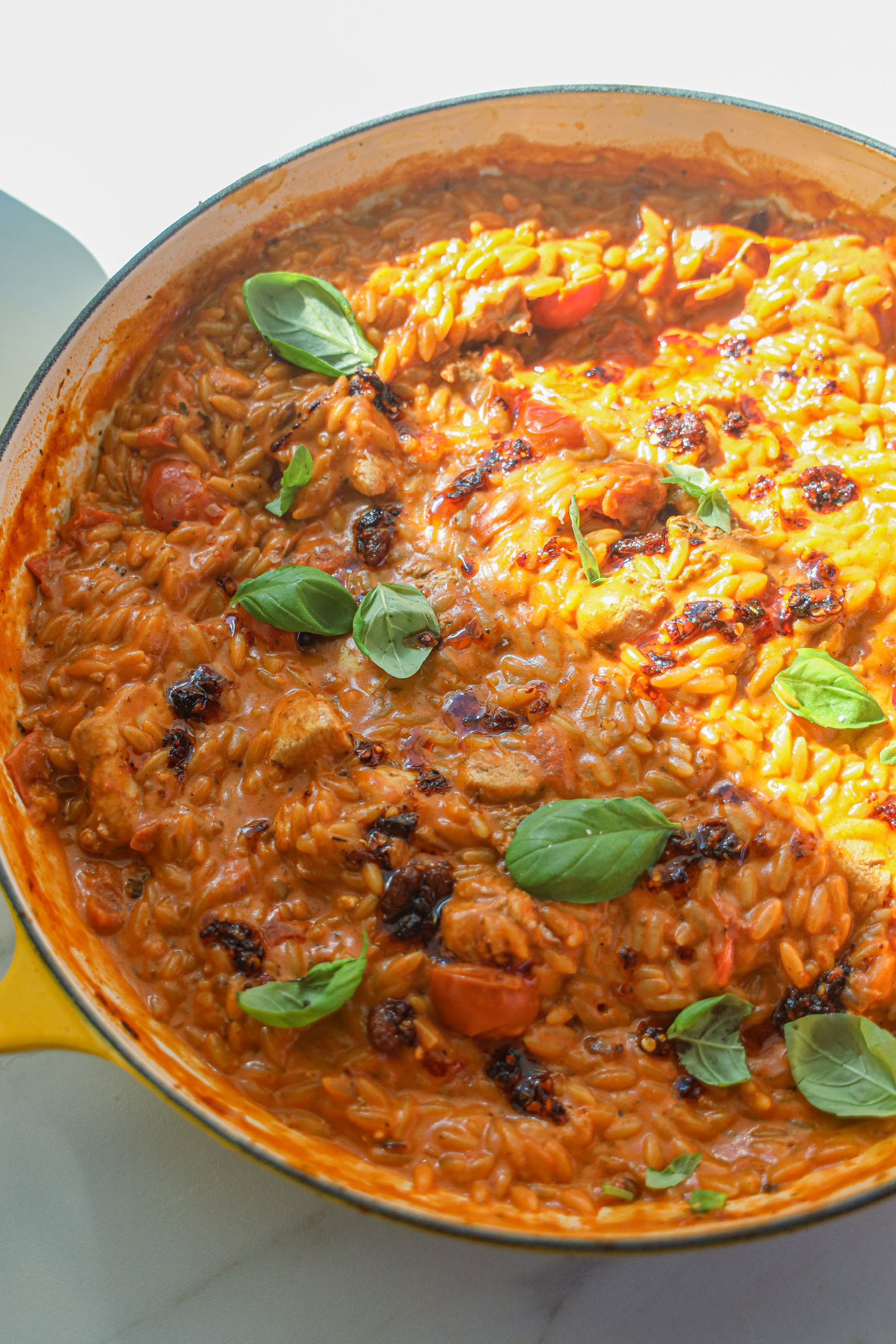 Orzo med kylling og tomat