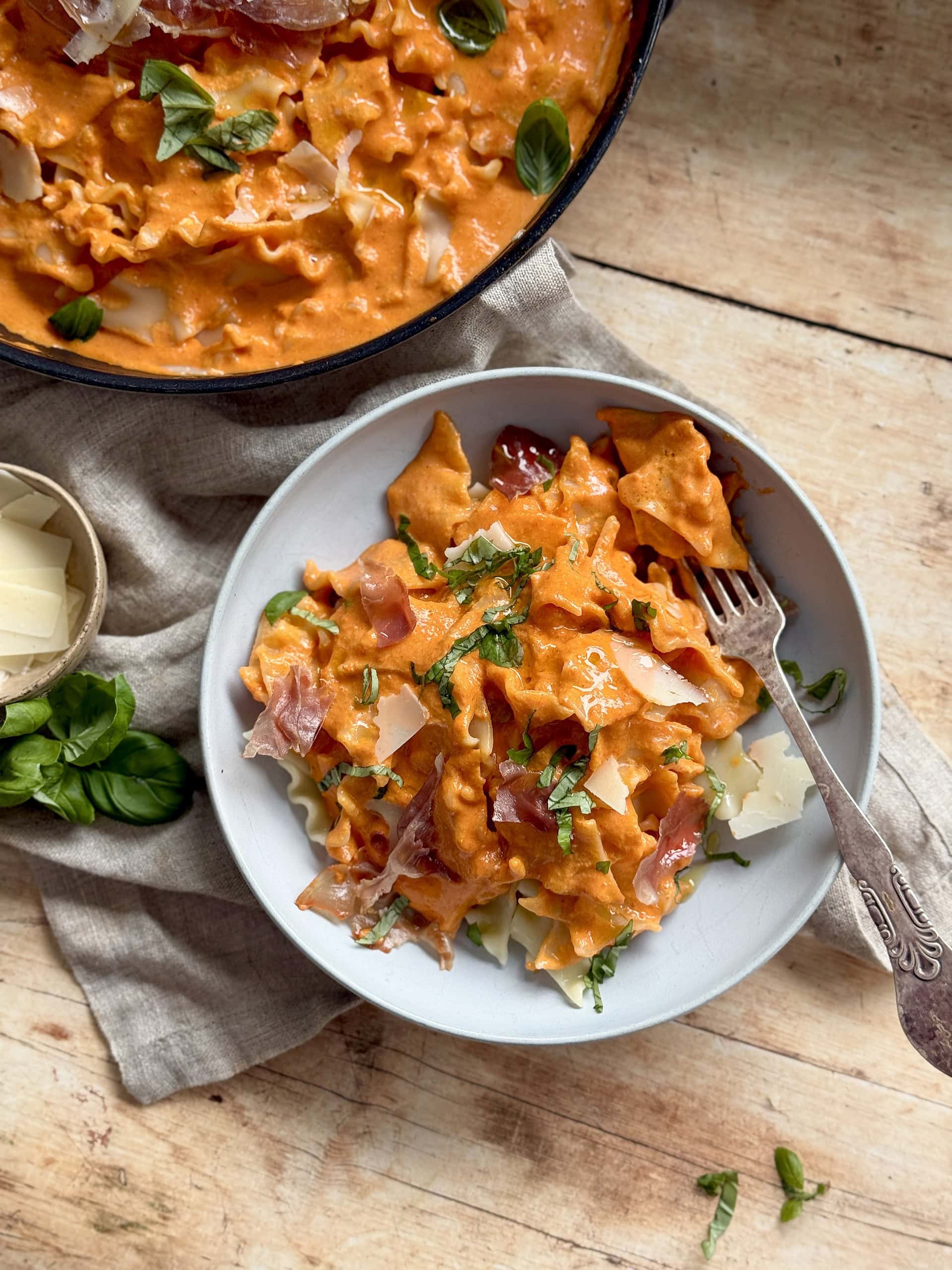 Pasta med cremet peberfrugtsovs