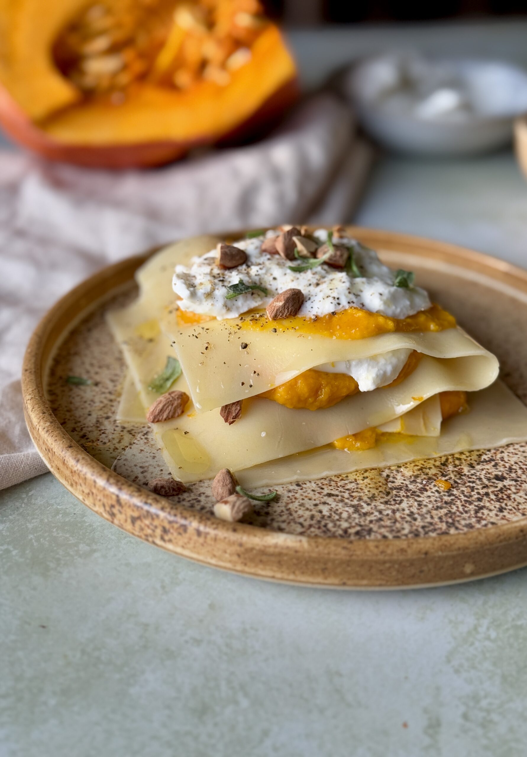 Åben lasagne med græskar og burrata