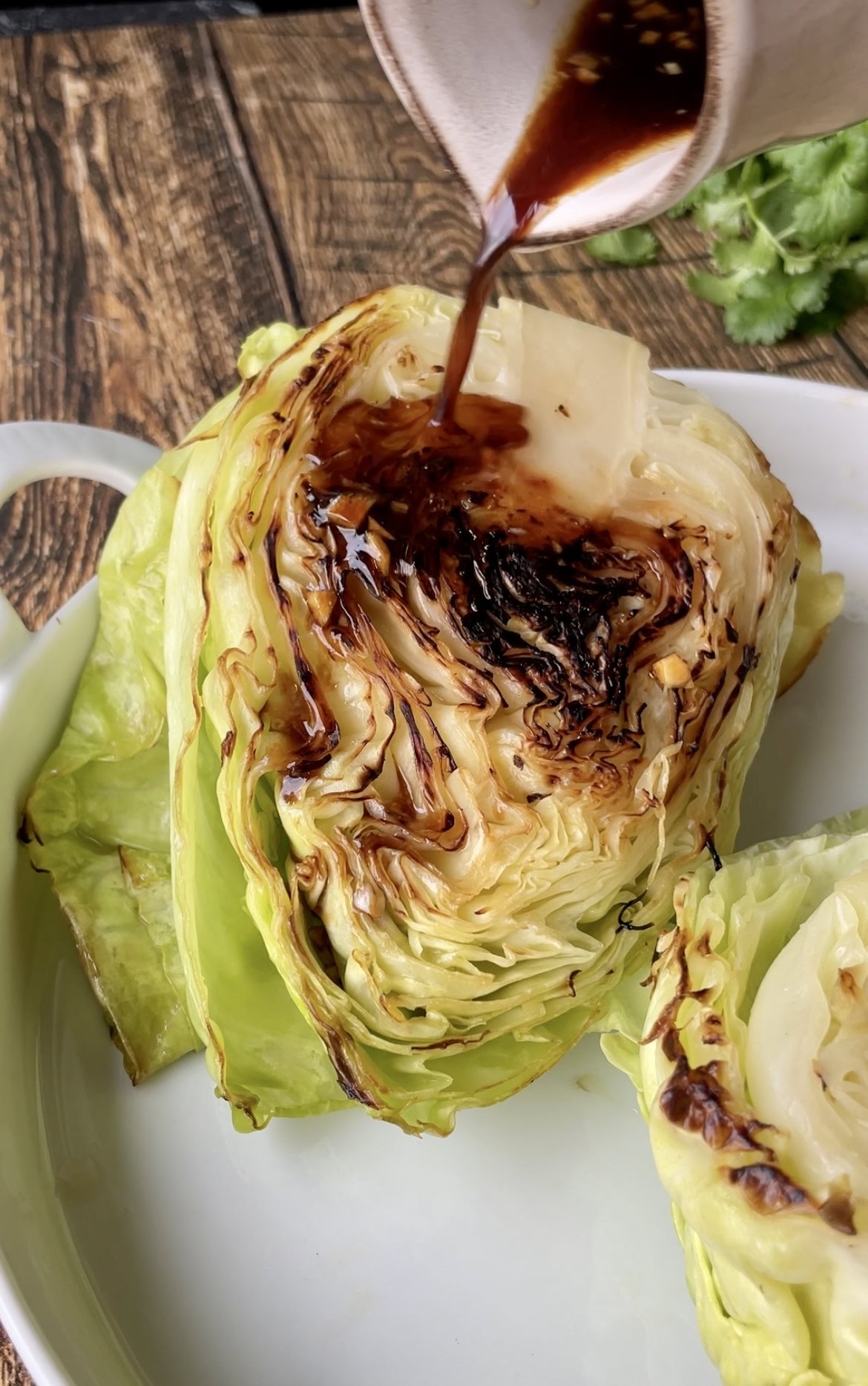 Stegt spidskål med asiatisk dressing