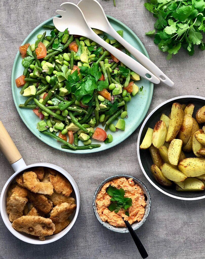 bønnesalat med tilbehør