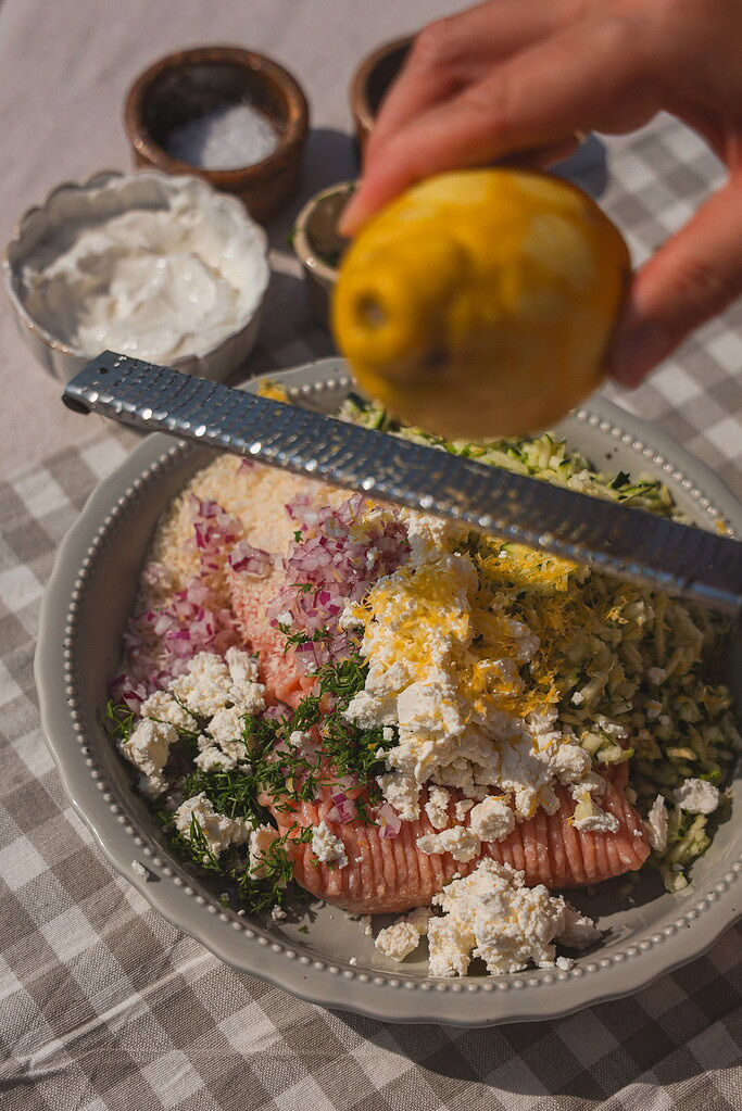 græsk inspireret bowl med kyllingkødboller