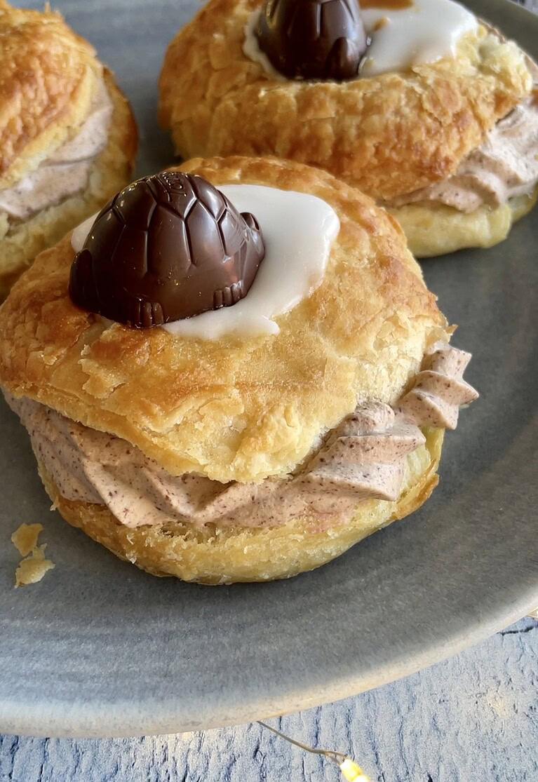 fastelavnsboller med chokoladeskildpadde
