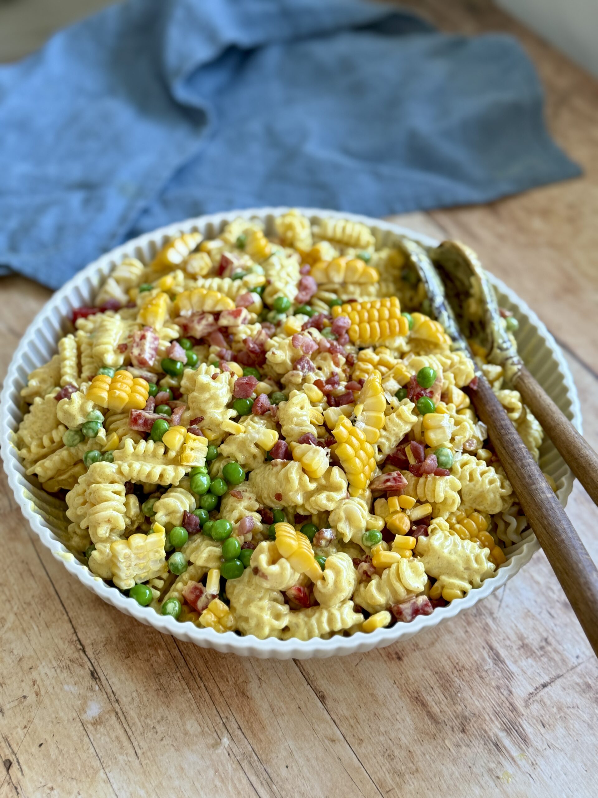 pastasalat med karrydressing