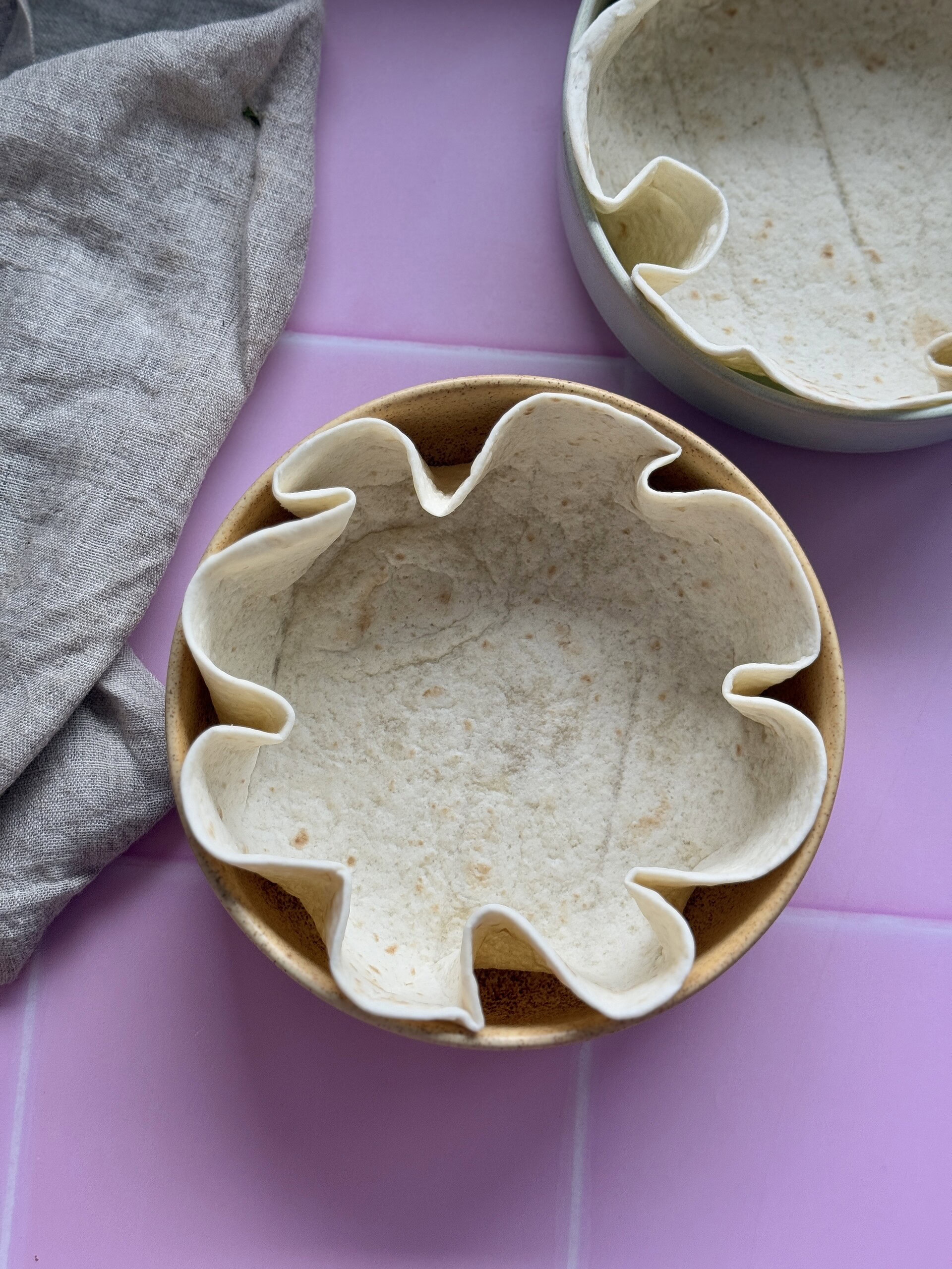 sprød tortillaskål med sprød kyling og bang bang mayo 2