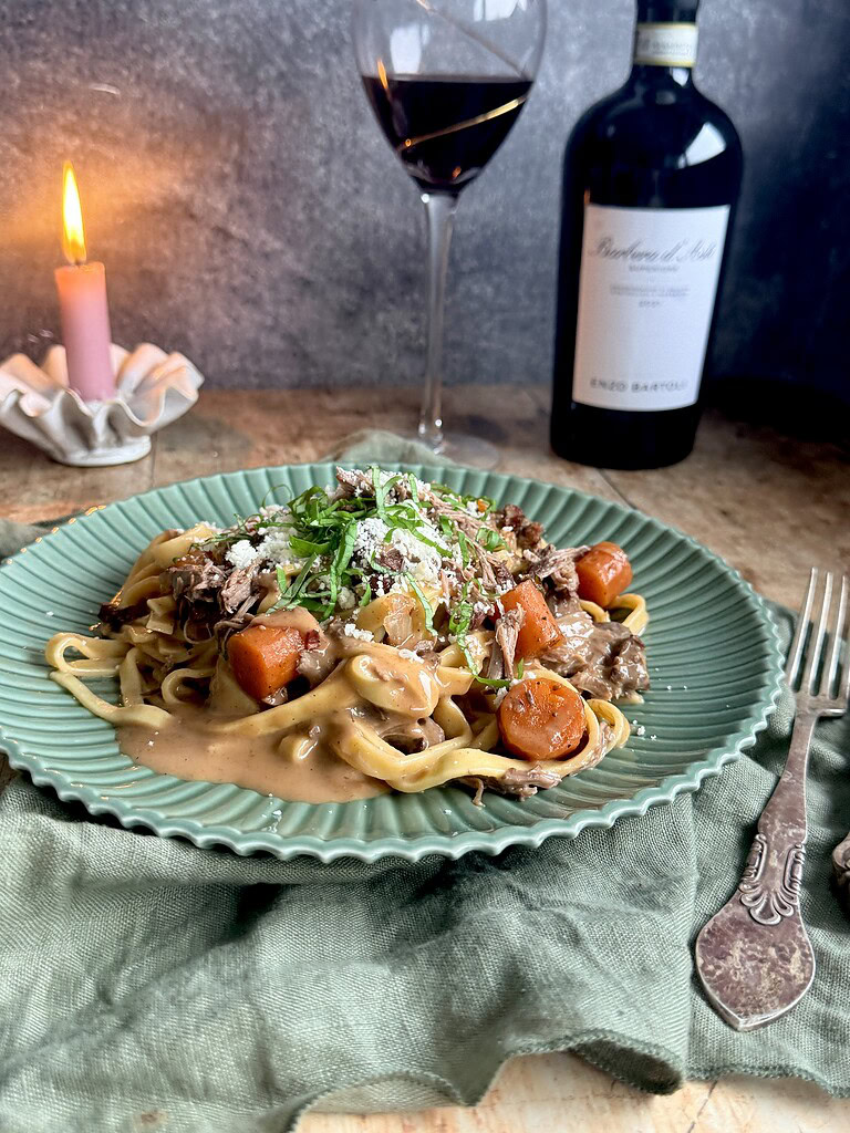Rødvinsbraiserede svinekæber med pasta 3