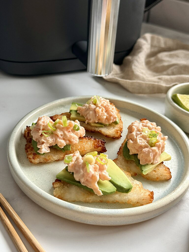 Sprødstegt sushris med rørt laks i airfryer