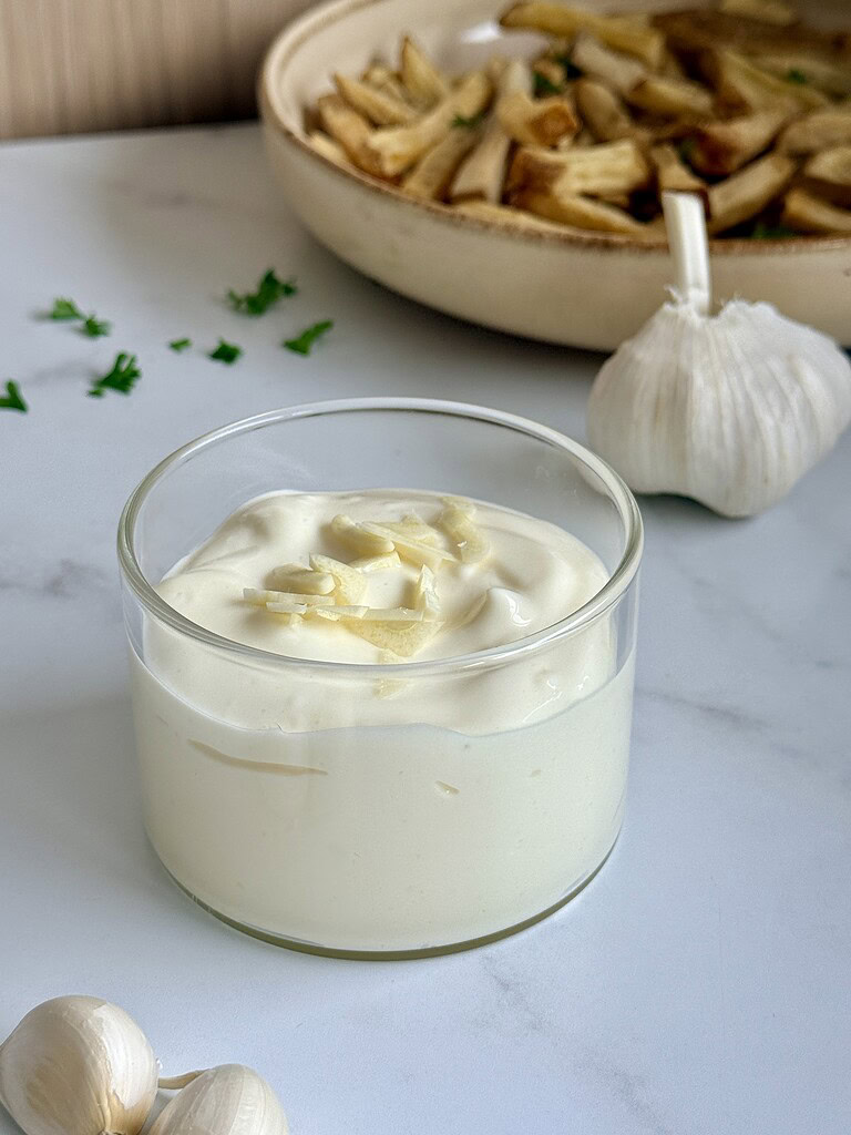 Hjemmelavet aioli (hvidløgsmayo)