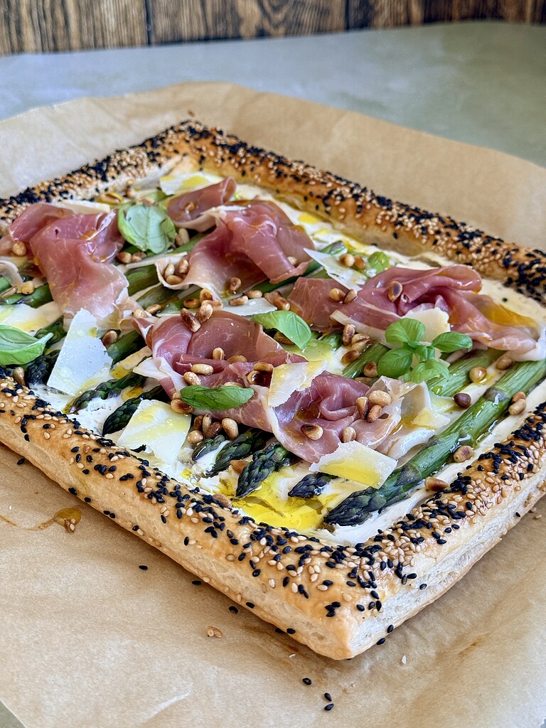 Butterdejstærte med asparges