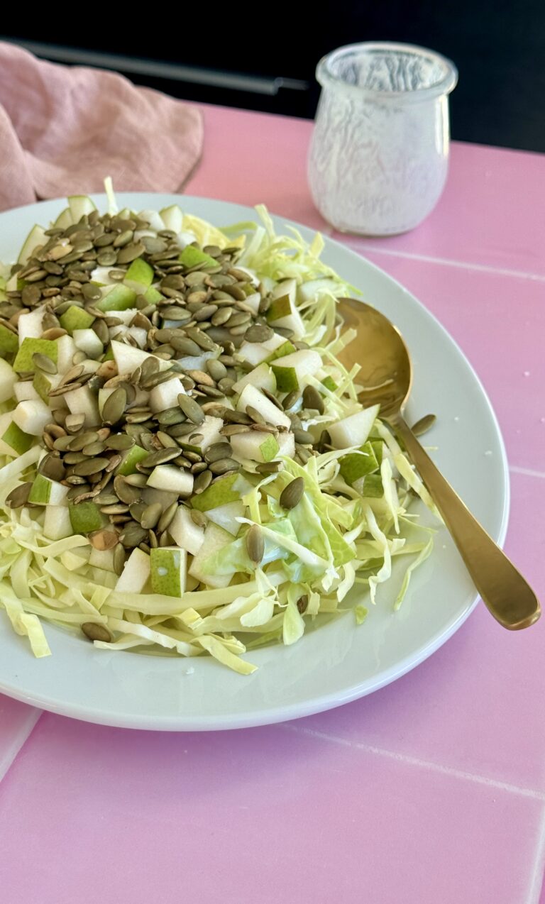 Spidskålssalat med let mormordressing 2