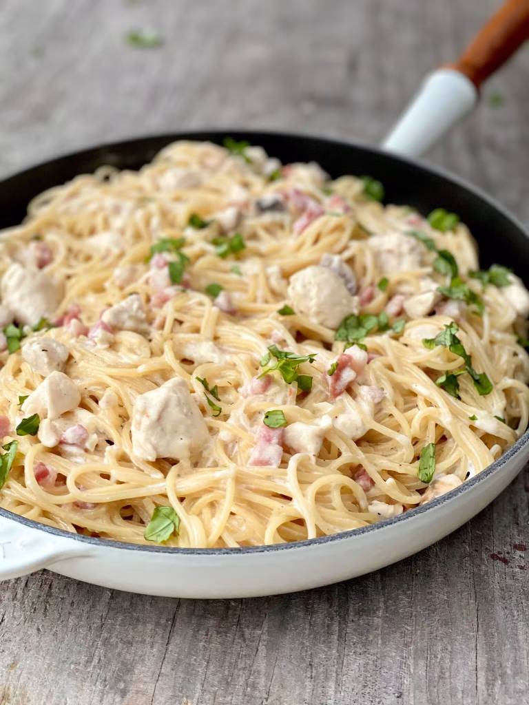 Spaghetti med pikantostsovs